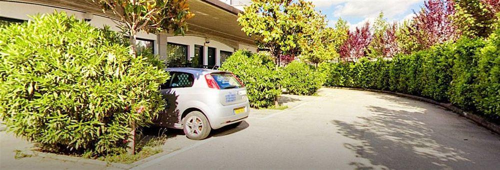 סולמונה Hotel Santacroce Meeting מראה חיצוני תמונה