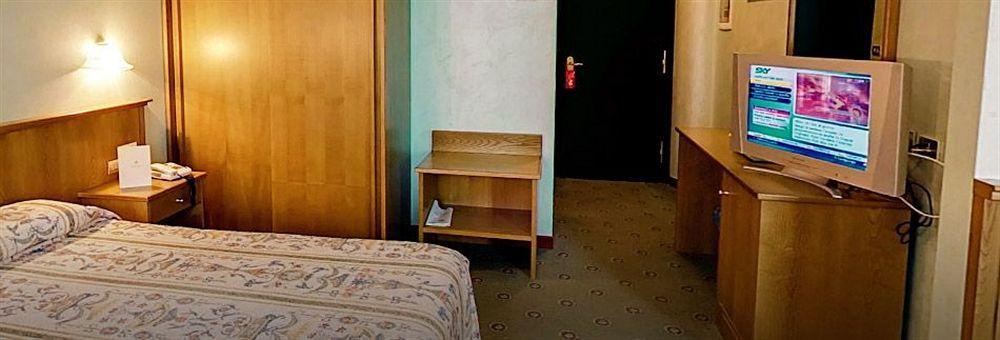 סולמונה Hotel Santacroce Meeting מראה חיצוני תמונה