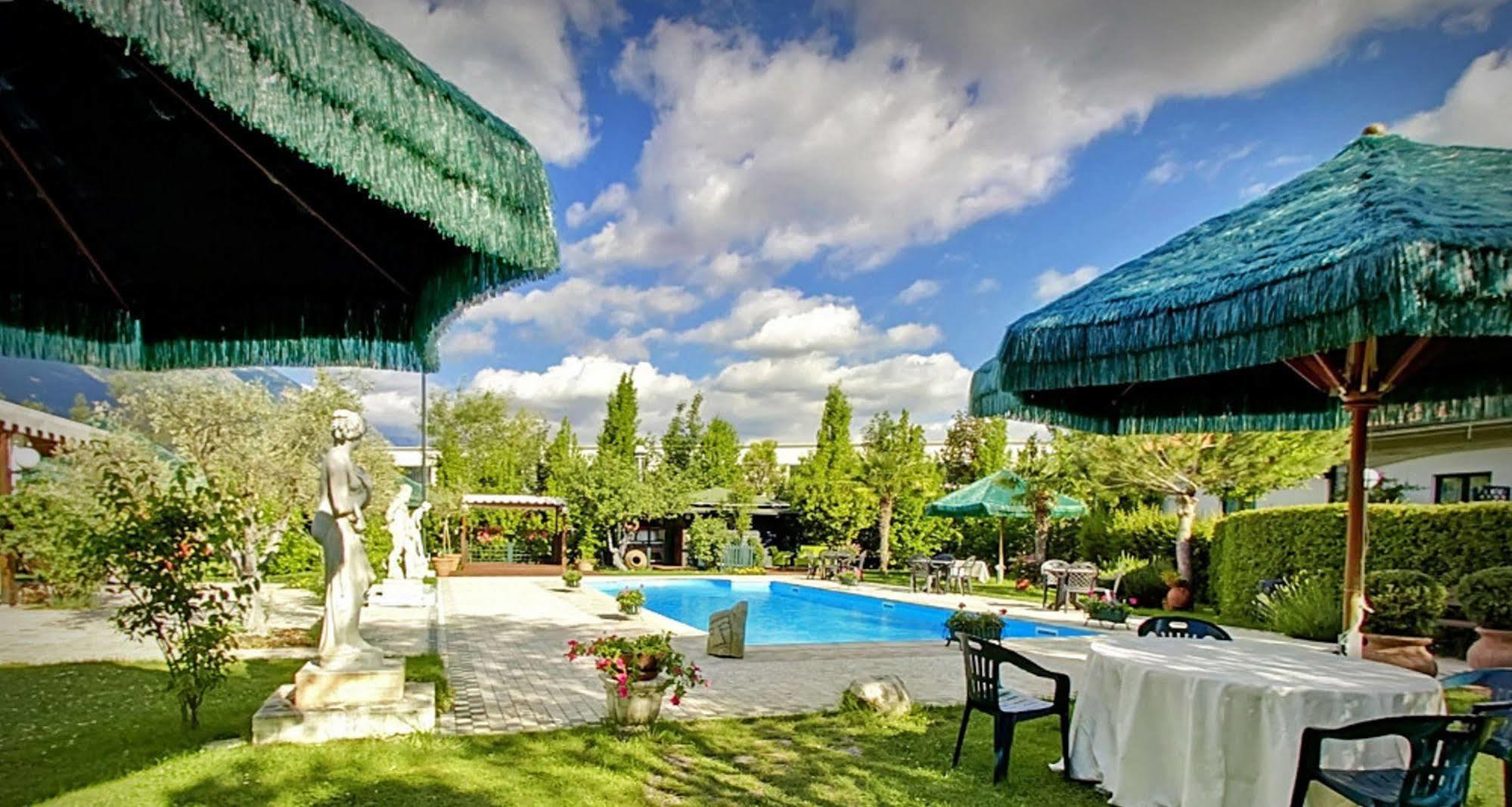 סולמונה Hotel Santacroce Meeting מראה חיצוני תמונה